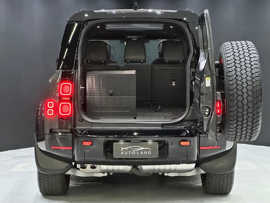 LAND ROVER DEFENDER D300 TURBO DIESEL MHEV 110 X AWD AUTOMÁTICO - Imagem 9