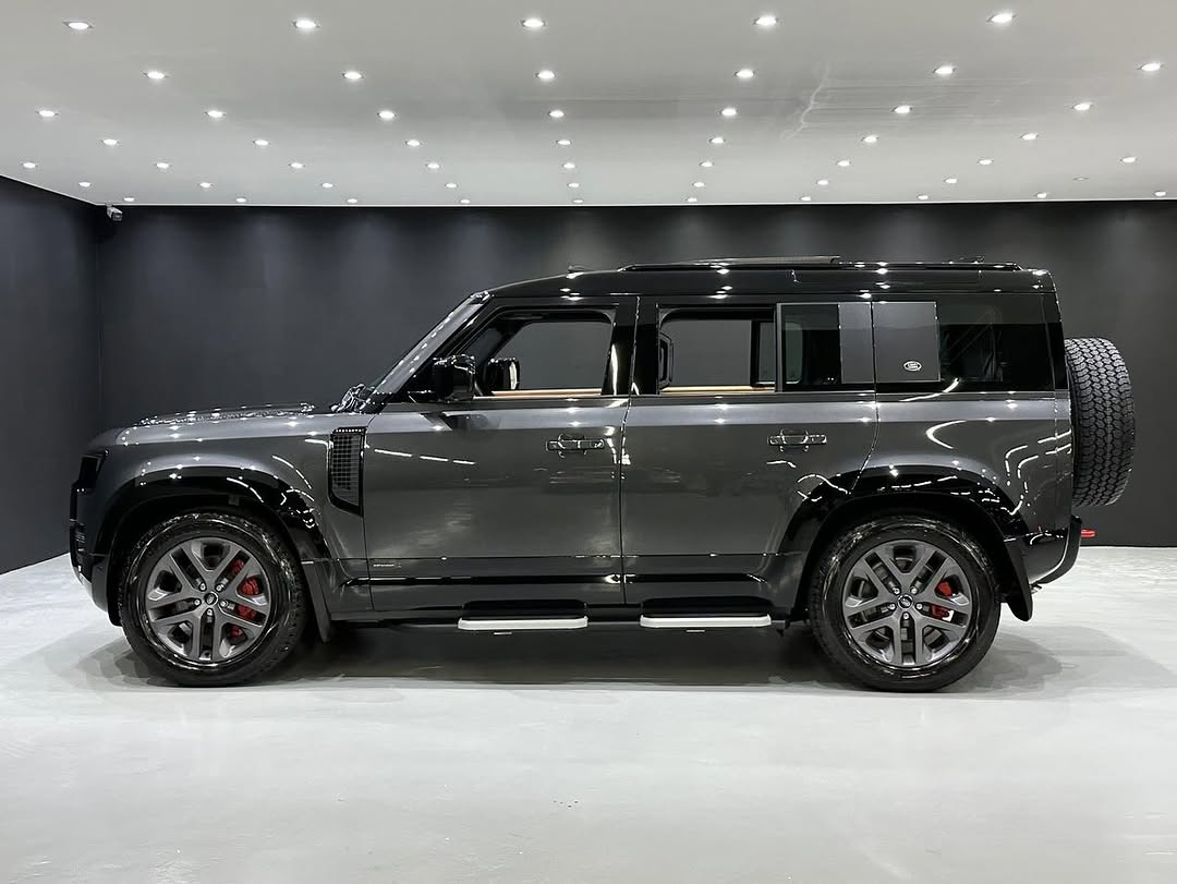 LAND ROVER DEFENDER D300 TURBO DIESEL MHEV 110 X AWD AUTOMÁTICO - Imagem 10