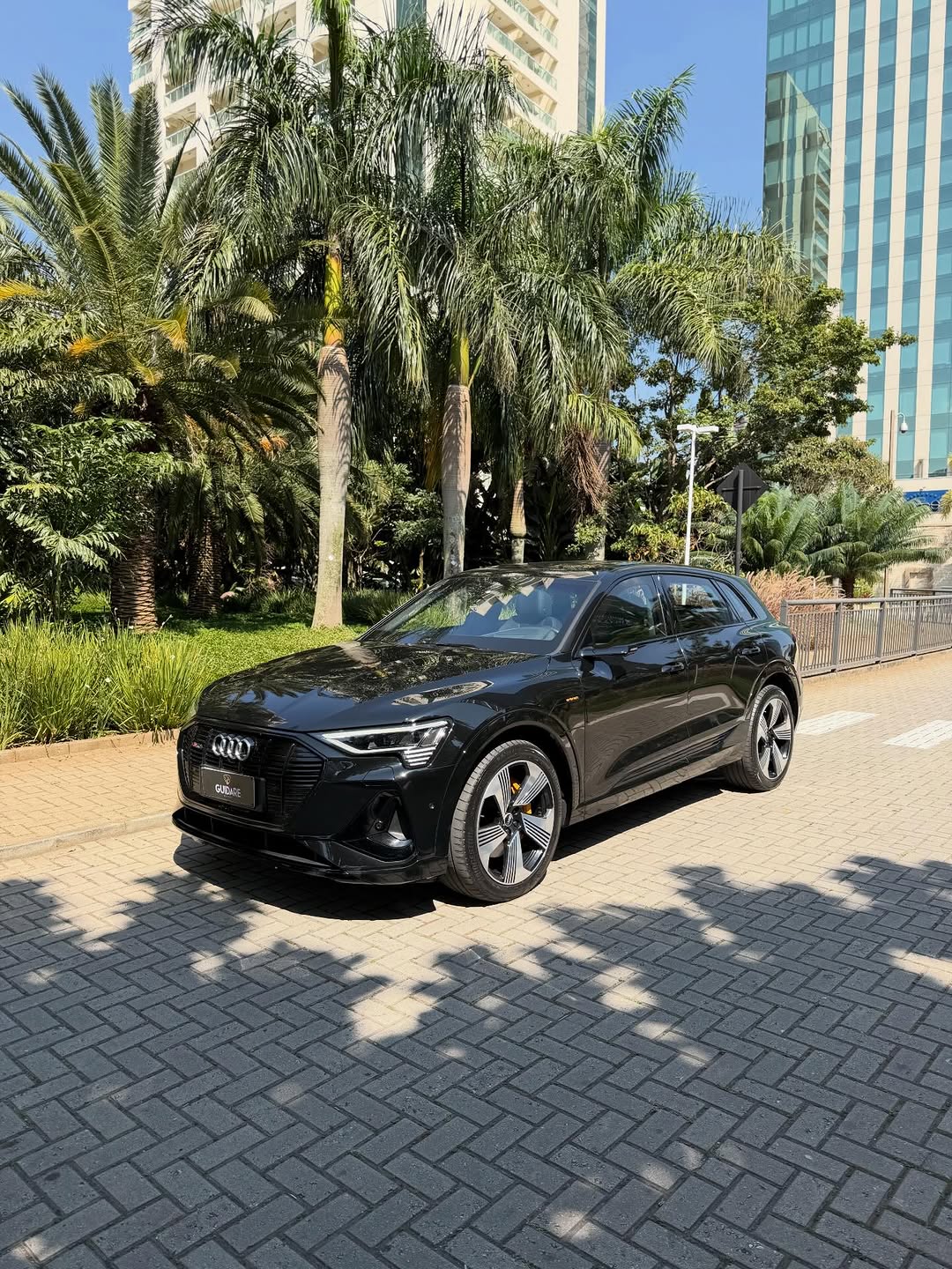 AUDI E-TRON PERFORMANCE BLACK QUATTRO - Imagem 1
