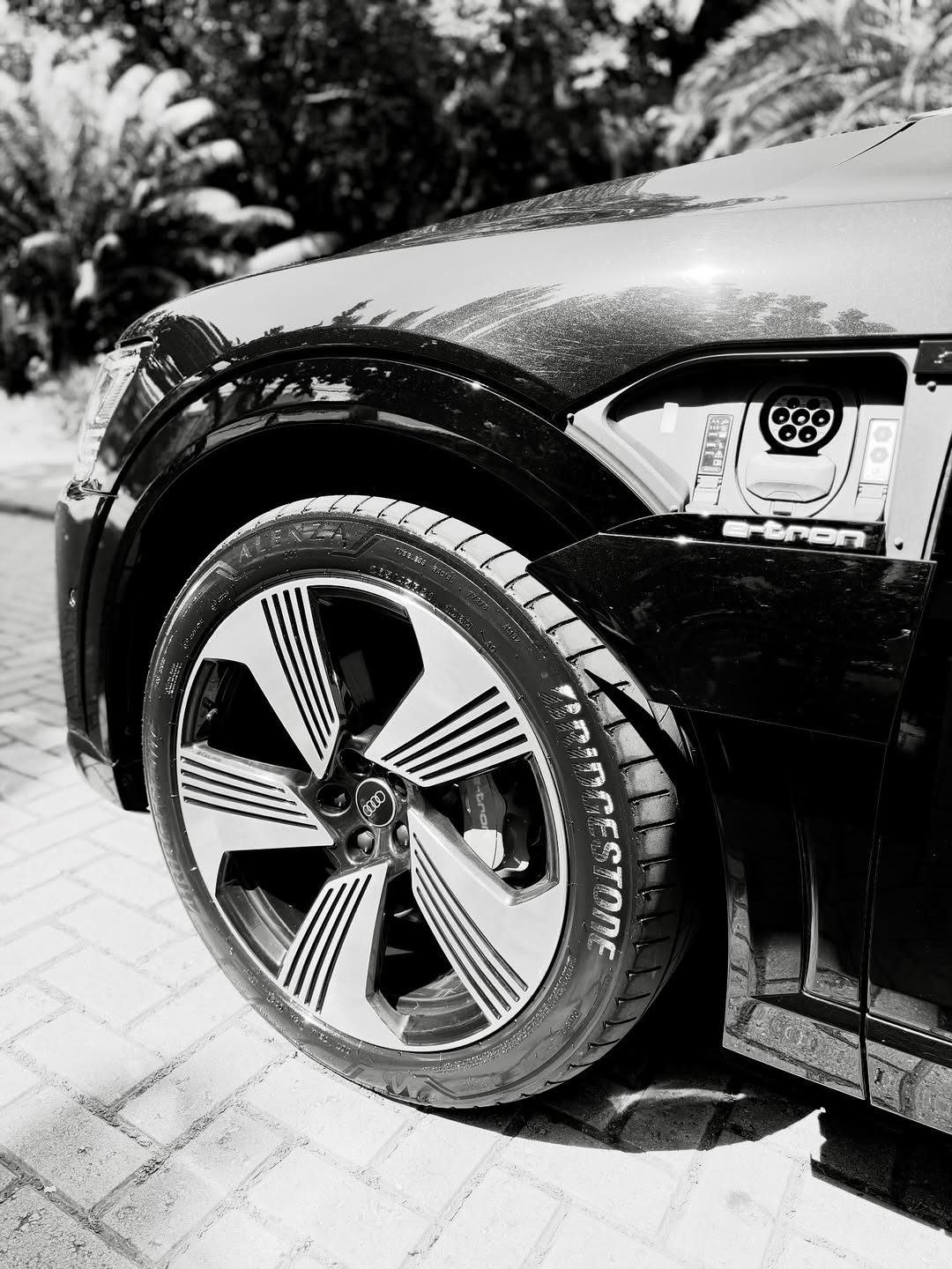 AUDI E-TRON PERFORMANCE BLACK QUATTRO - Imagem 2