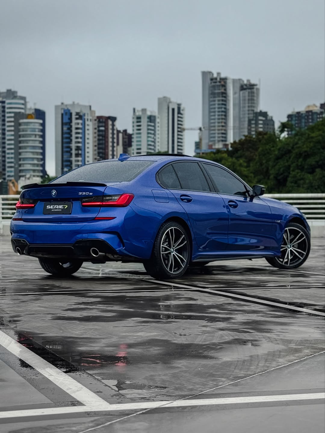 BMW 330E M SPORT - Imagem 11