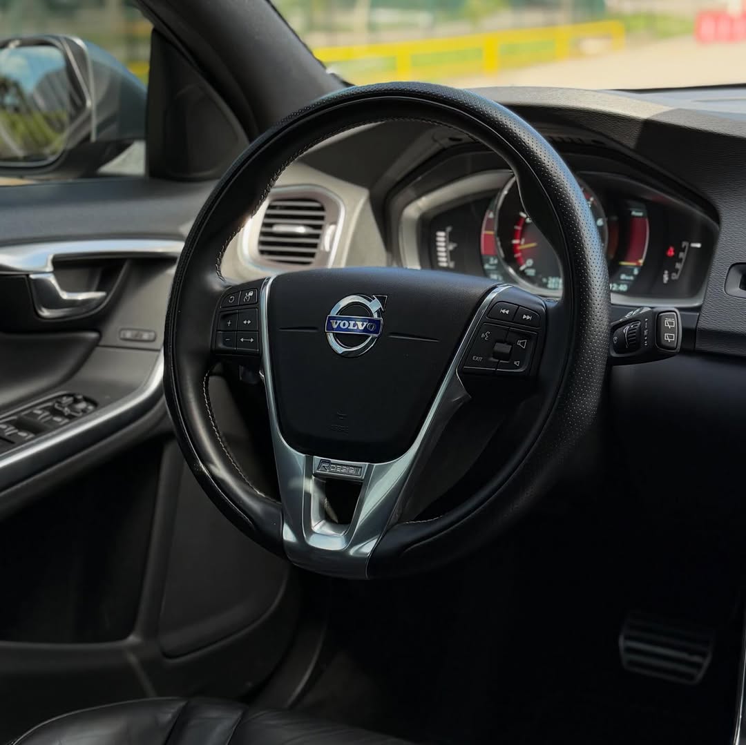 VOLVO V60 R-DESIGN - Imagem 7