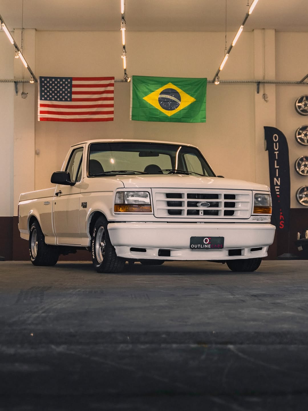 FORD F1000 LIGHTINING - Imagem 1