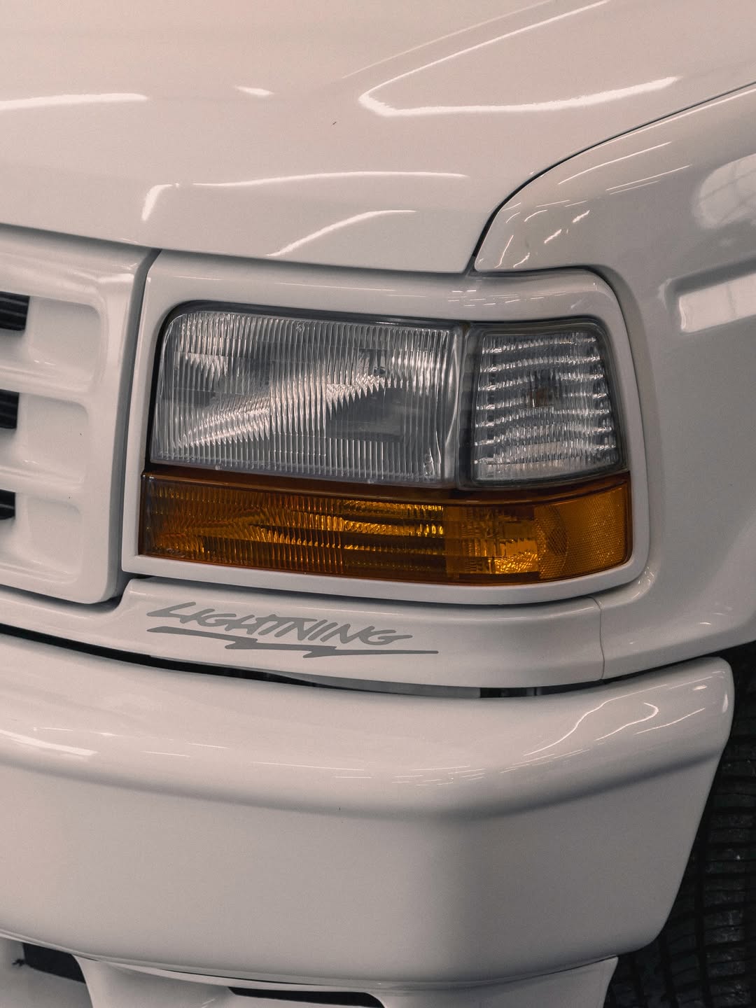 FORD F1000 LIGHTINING - Imagem 3