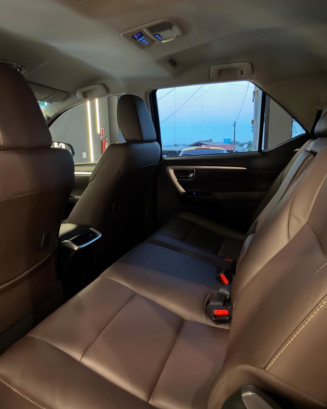 TOYOTA HILUX SW4 SRX - Imagem 8