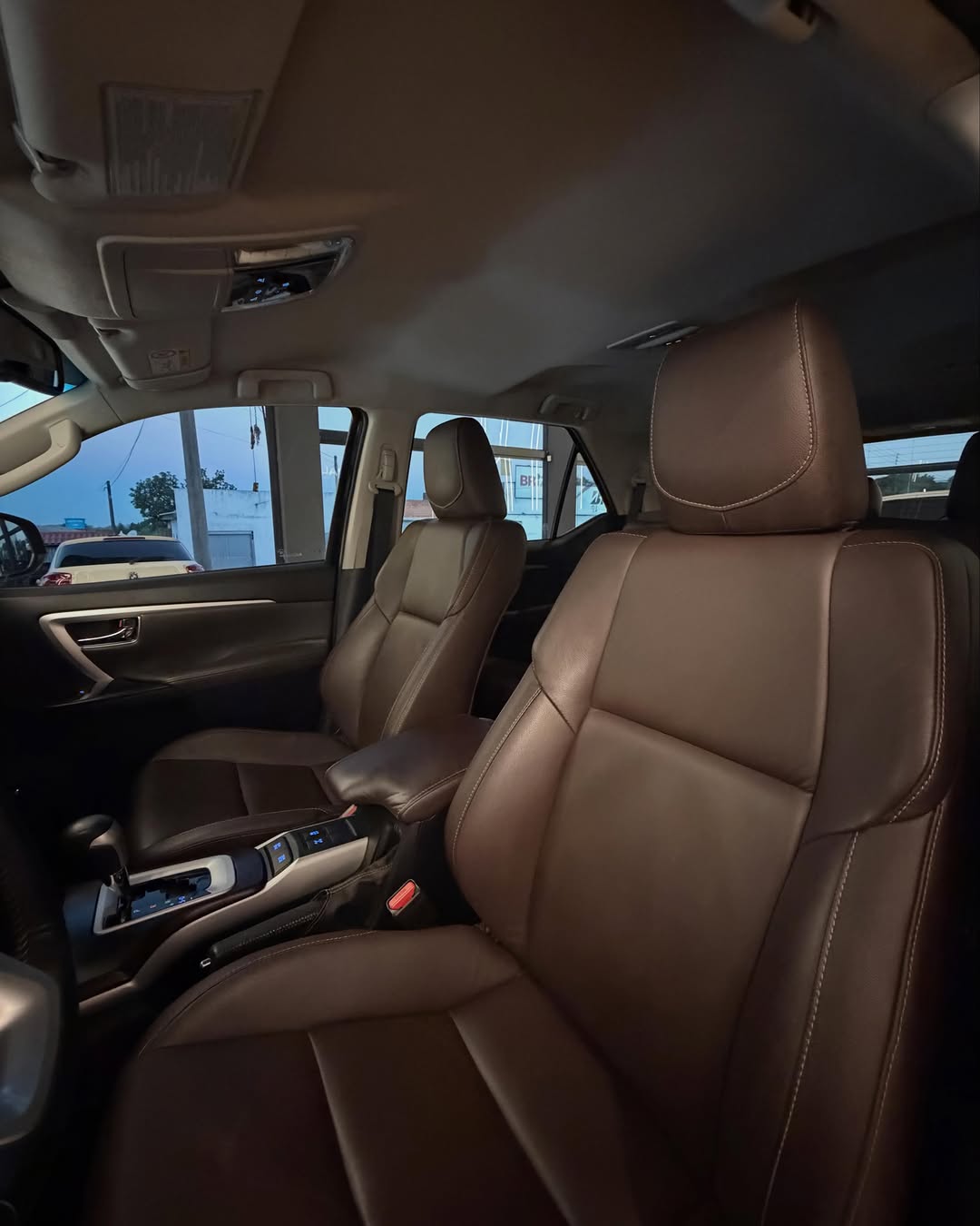 TOYOTA HILUX SW4 SRX - Imagem 9