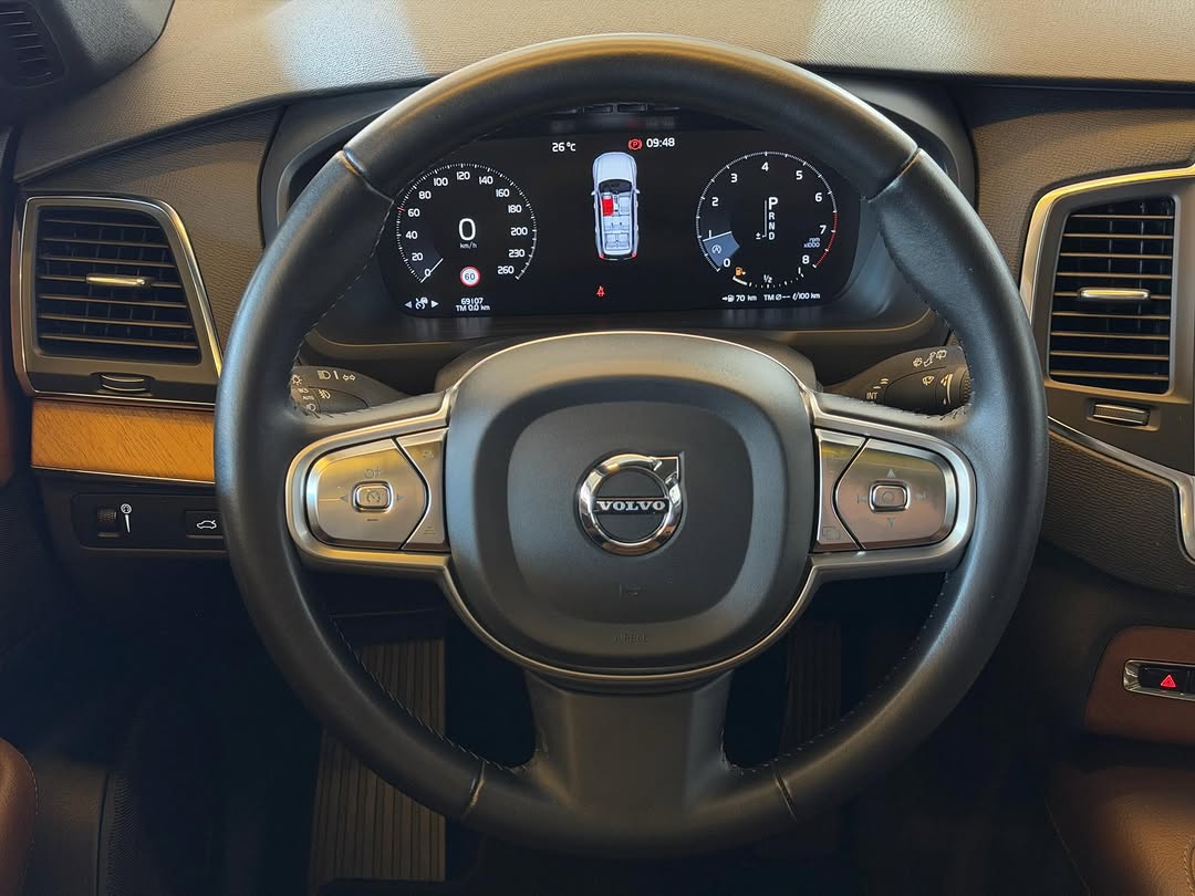 VOLVO XC90 T6 MOMENTUM - Imagem 11