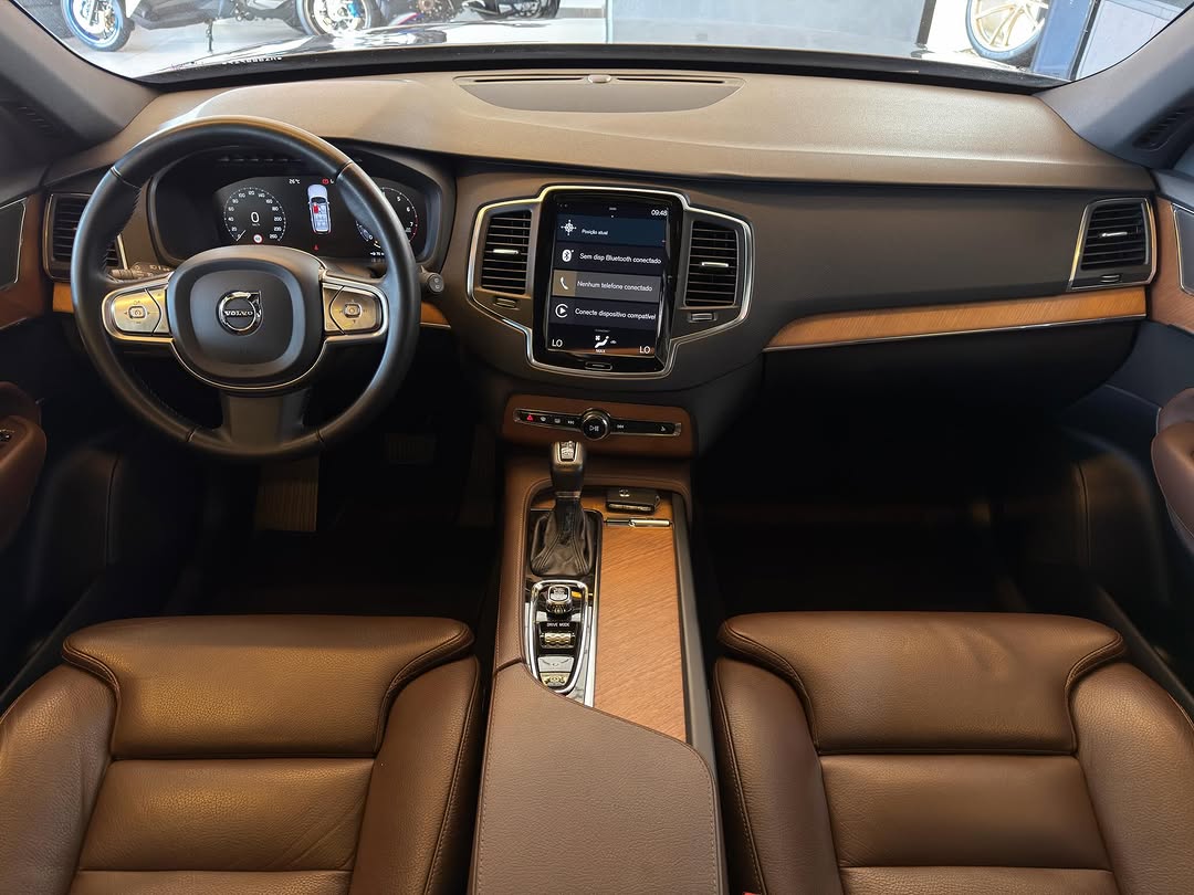 VOLVO XC90 T6 MOMENTUM - Imagem 9
