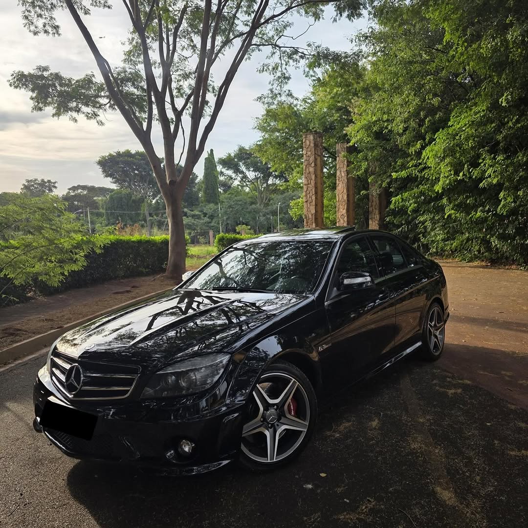 MERCEDES-BENZ C63 AMG - Imagem 2