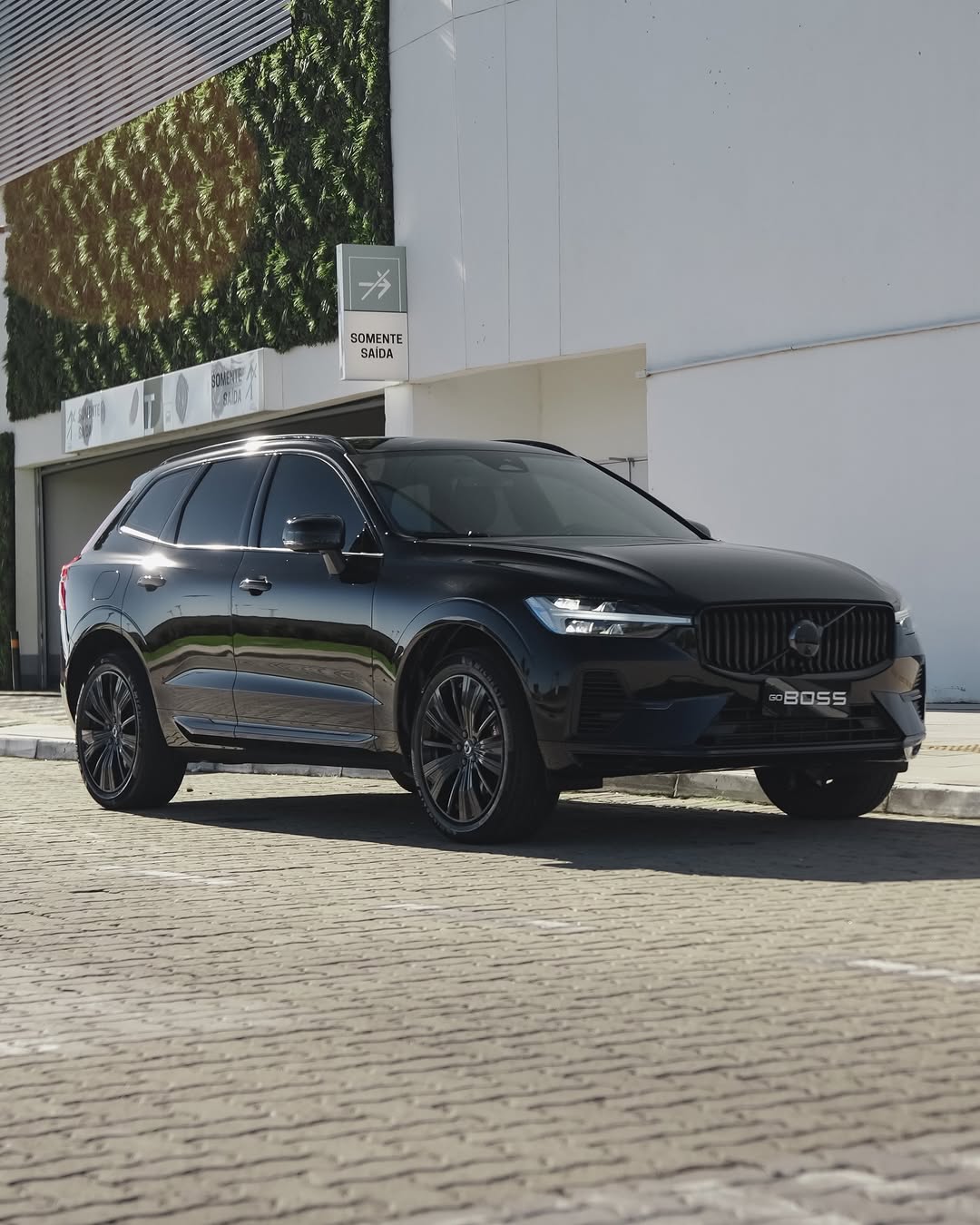 VOLVO XC60 T8 HYBRID INSCRIPTION AWD - Imagem 1