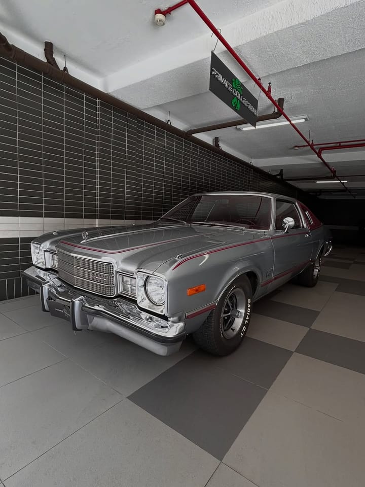 PLYMOUTH VOLARE PREMIER COUPÉ