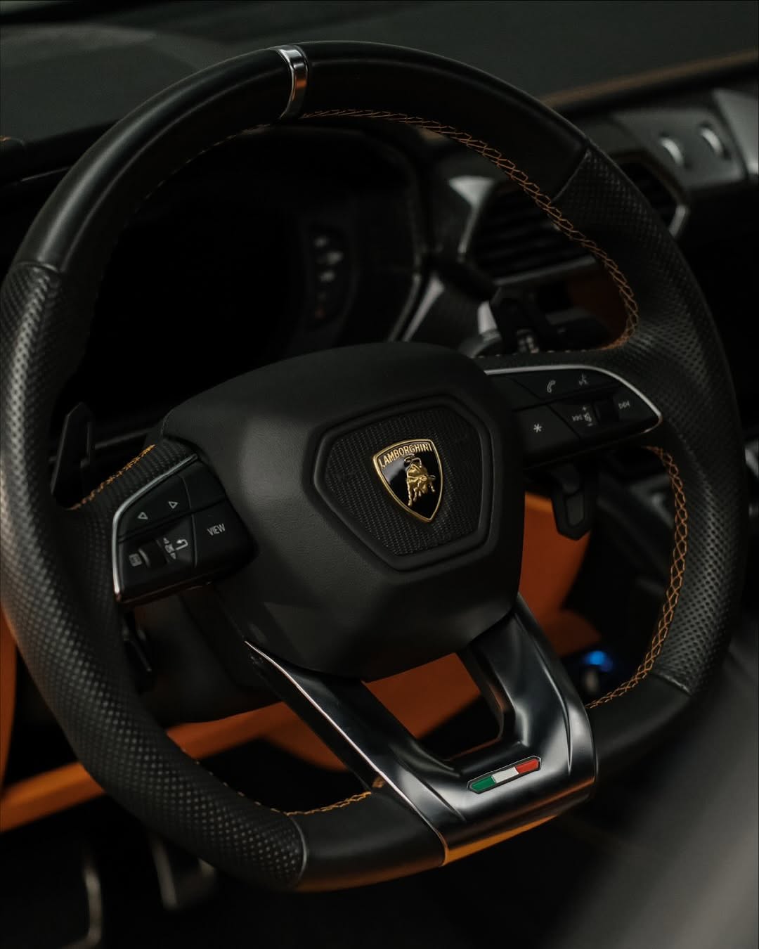 LAMBORGHINI URUS - Imagem 3