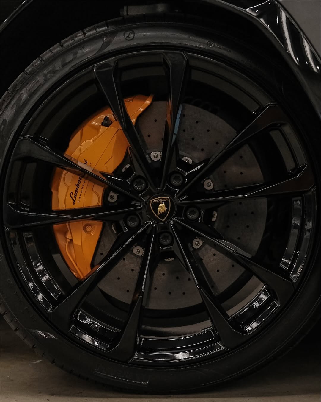 LAMBORGHINI URUS - Imagem 8