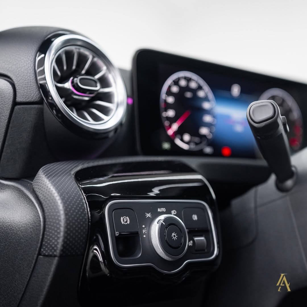MERCEDES-BENZ A200 AMG LINE - Imagem 16