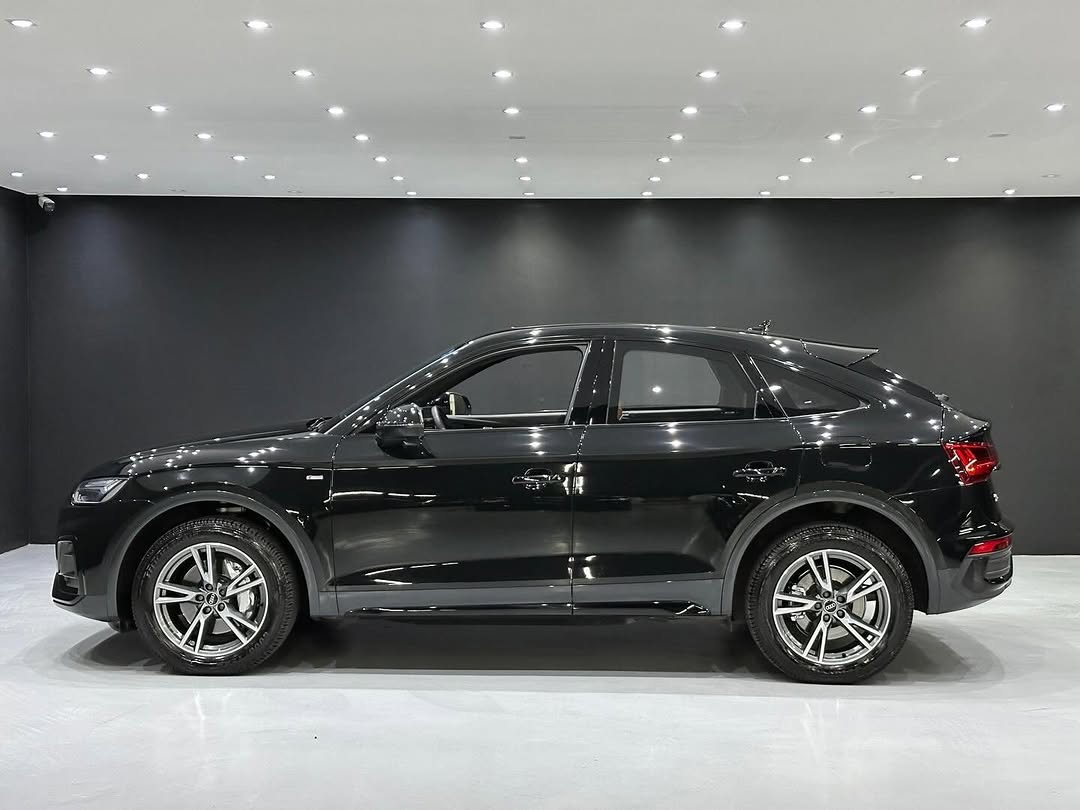 AUDI Q5 55 TFSI PHEV SPORTBACK PERFORMANCE BLACK QUATTRO S TRONIC - Imagem 9