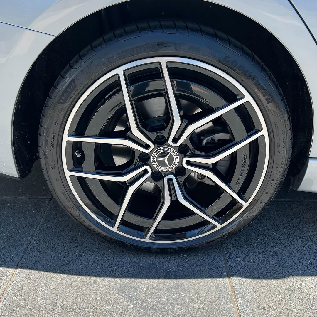 MERCEDES-BENZ C300 AMG LINE - Imagem 10