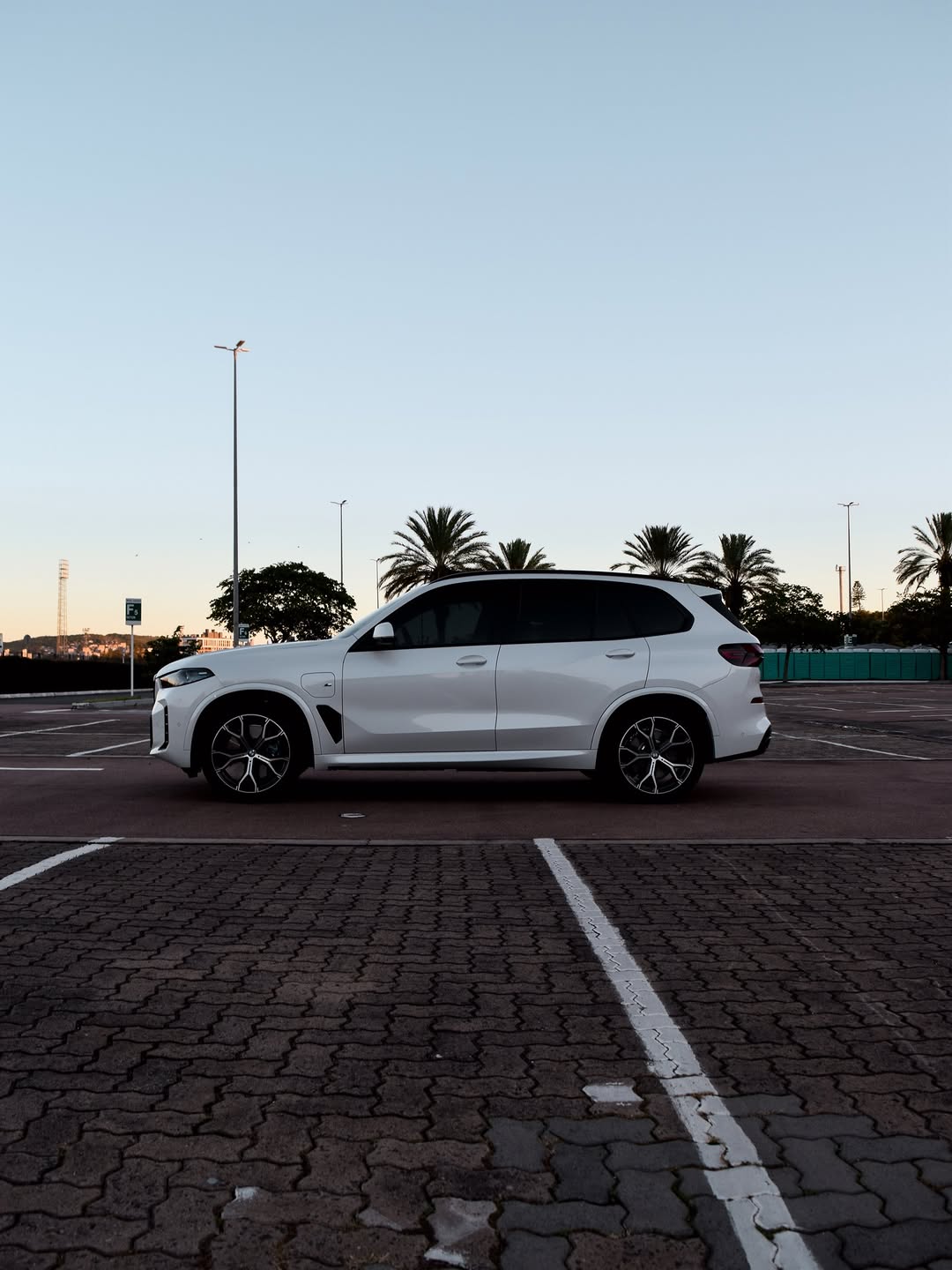 BMW X5 XDRIVE50E M SPORT - Imagem 3