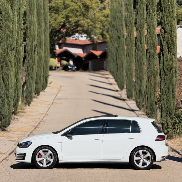 VOLKSWAGEN GOLF GTI - Imagem 12