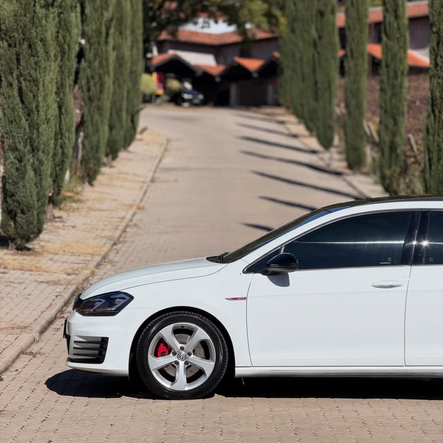 VOLKSWAGEN GOLF GTI - Imagem 6