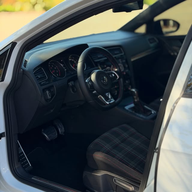 VOLKSWAGEN GOLF GTI - Imagem 8