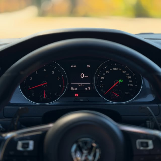 VOLKSWAGEN GOLF GTI - Imagem 10