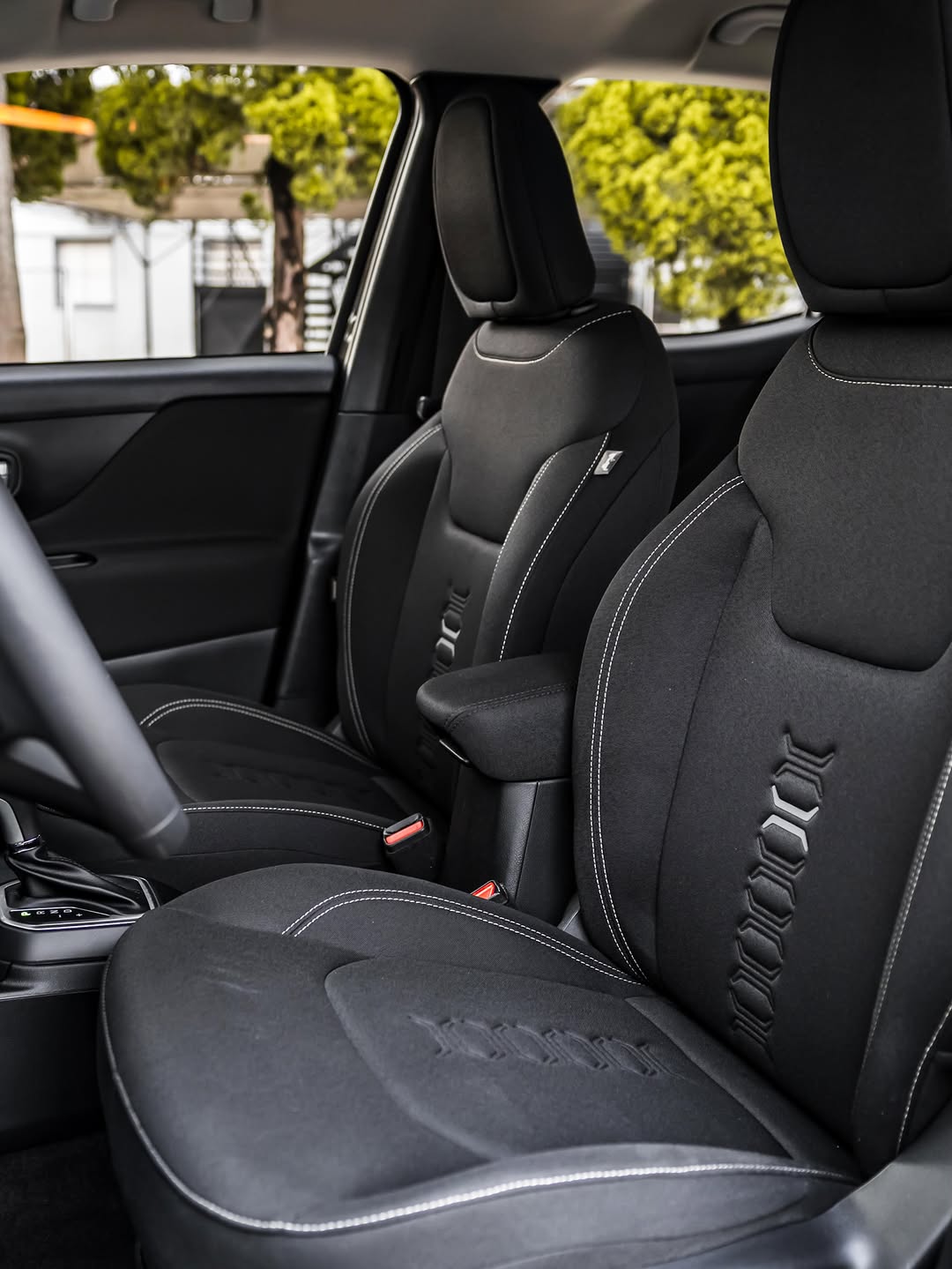 JEEP RENEGADE ALTITUDE - Imagem 7