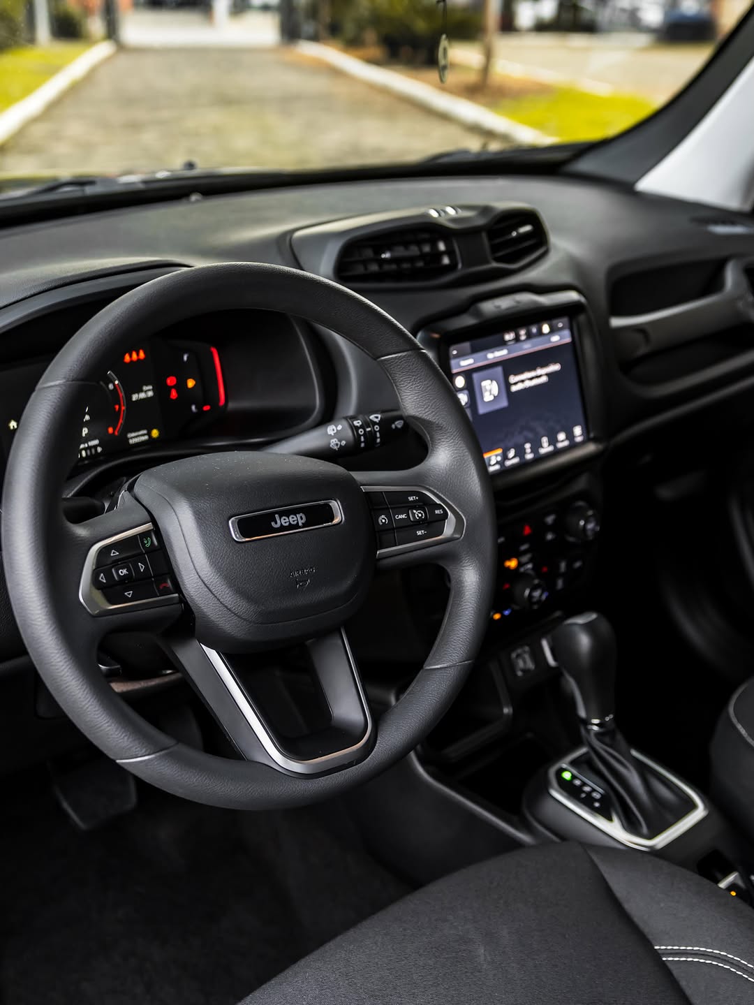 JEEP RENEGADE ALTITUDE - Imagem 9