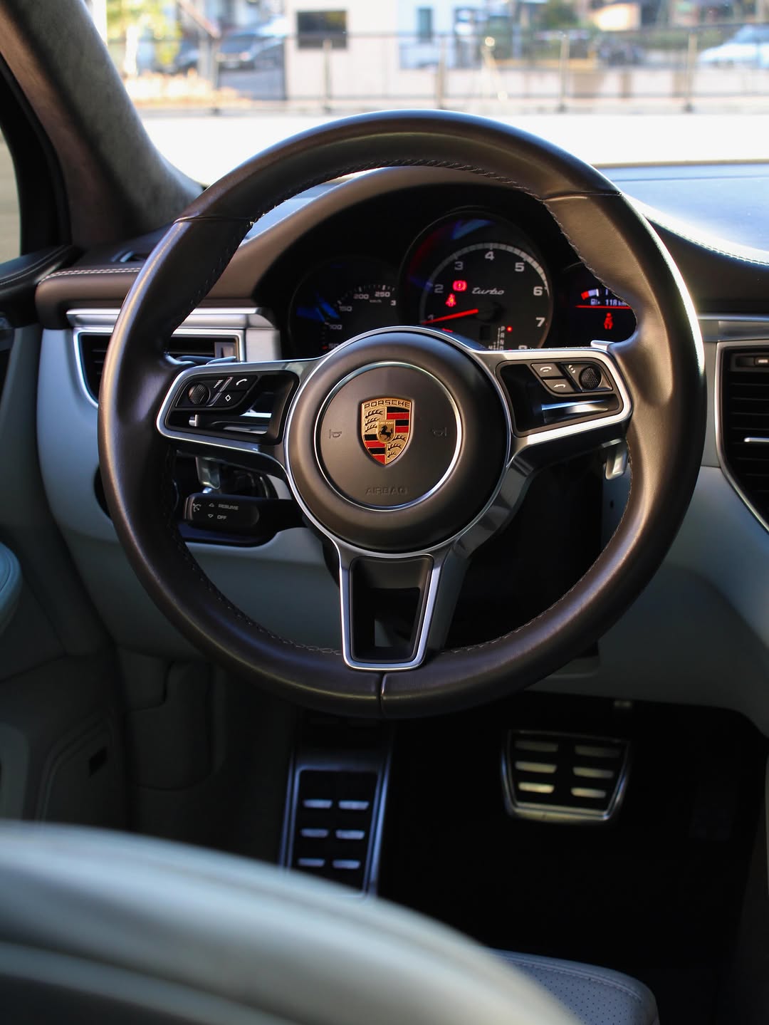 PORSCHE MACAN TURBO - Imagem 4