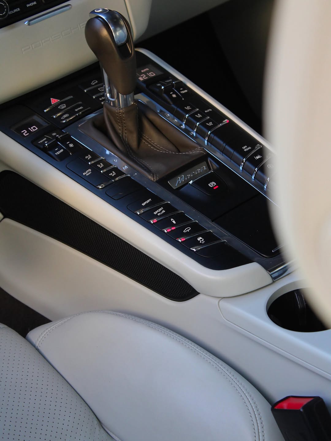 PORSCHE MACAN TURBO - Imagem 6