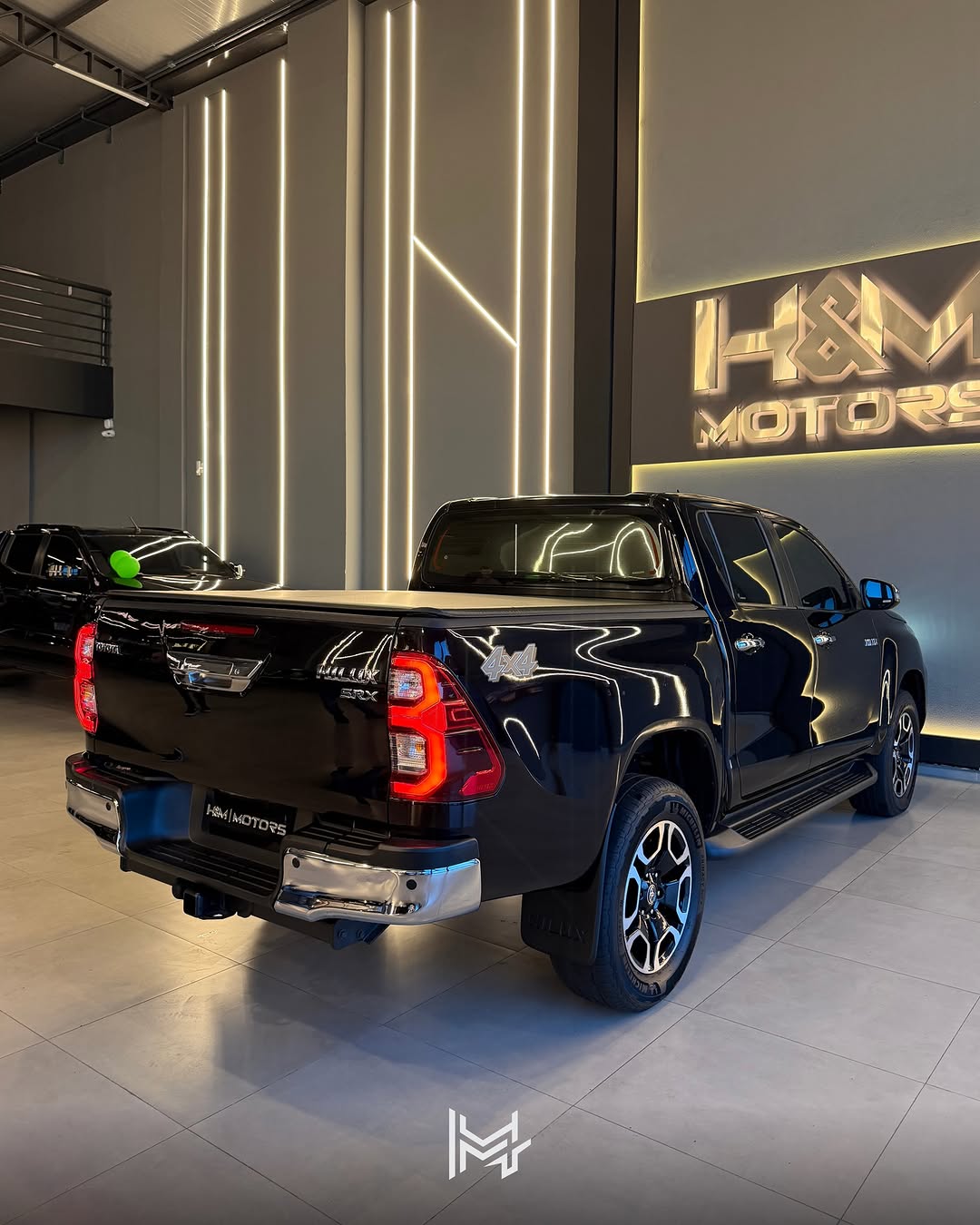 TOYOTA HILUX SRX 2.8 4X4 AUTOMÁTICA - Imagem 2