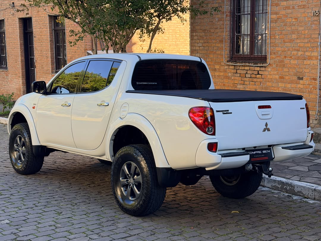 MITSUBISHI L200 HPE - Imagem 11