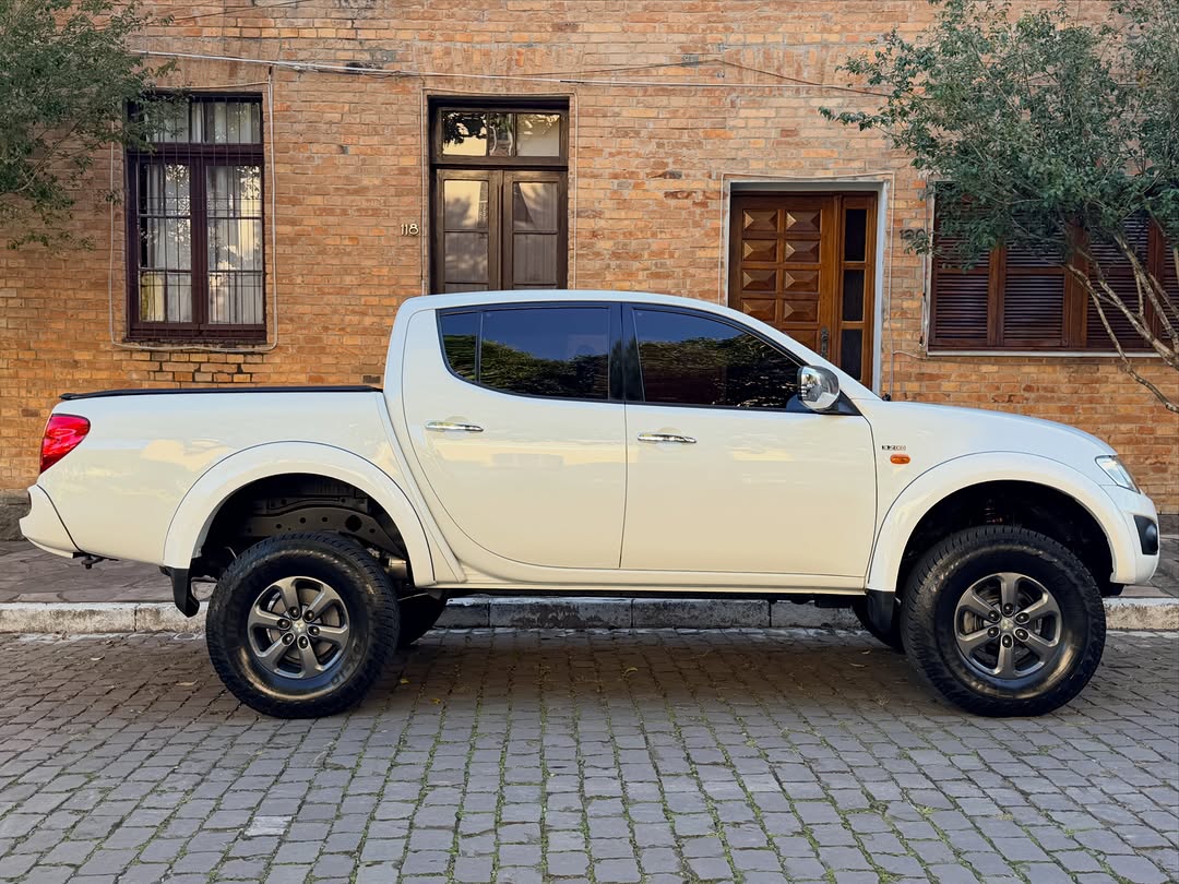 MITSUBISHI L200 HPE - Imagem 7