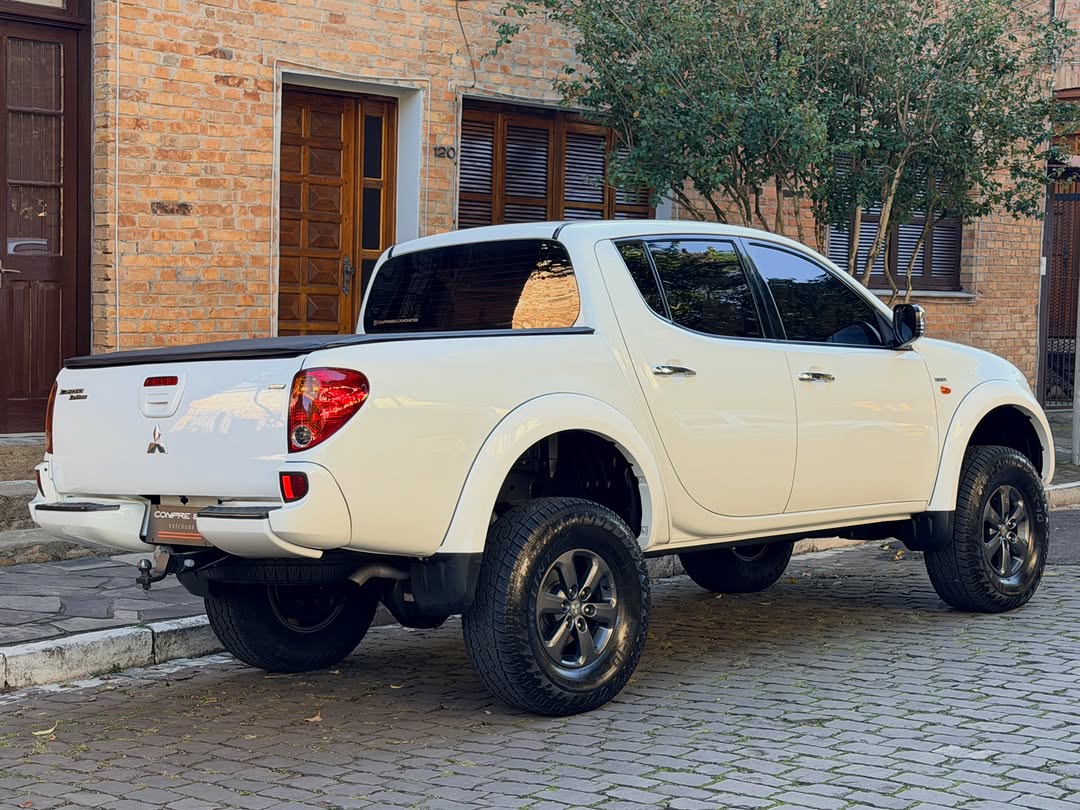 MITSUBISHI L200 HPE - Imagem 8