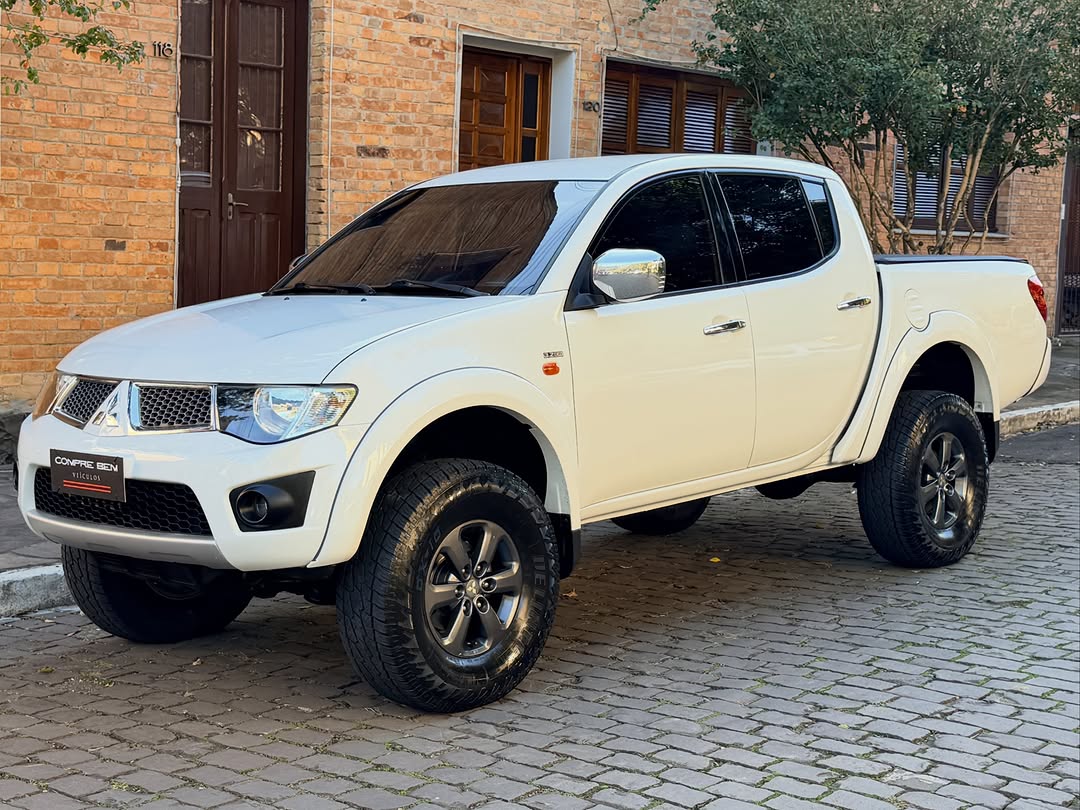 MITSUBISHI L200 HPE - Imagem 9