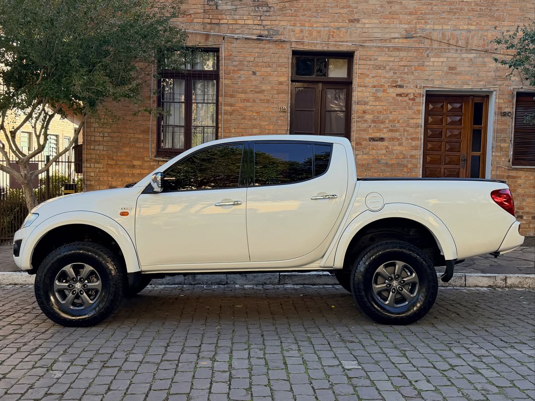 MITSUBISHI L200 HPE - Imagem 10