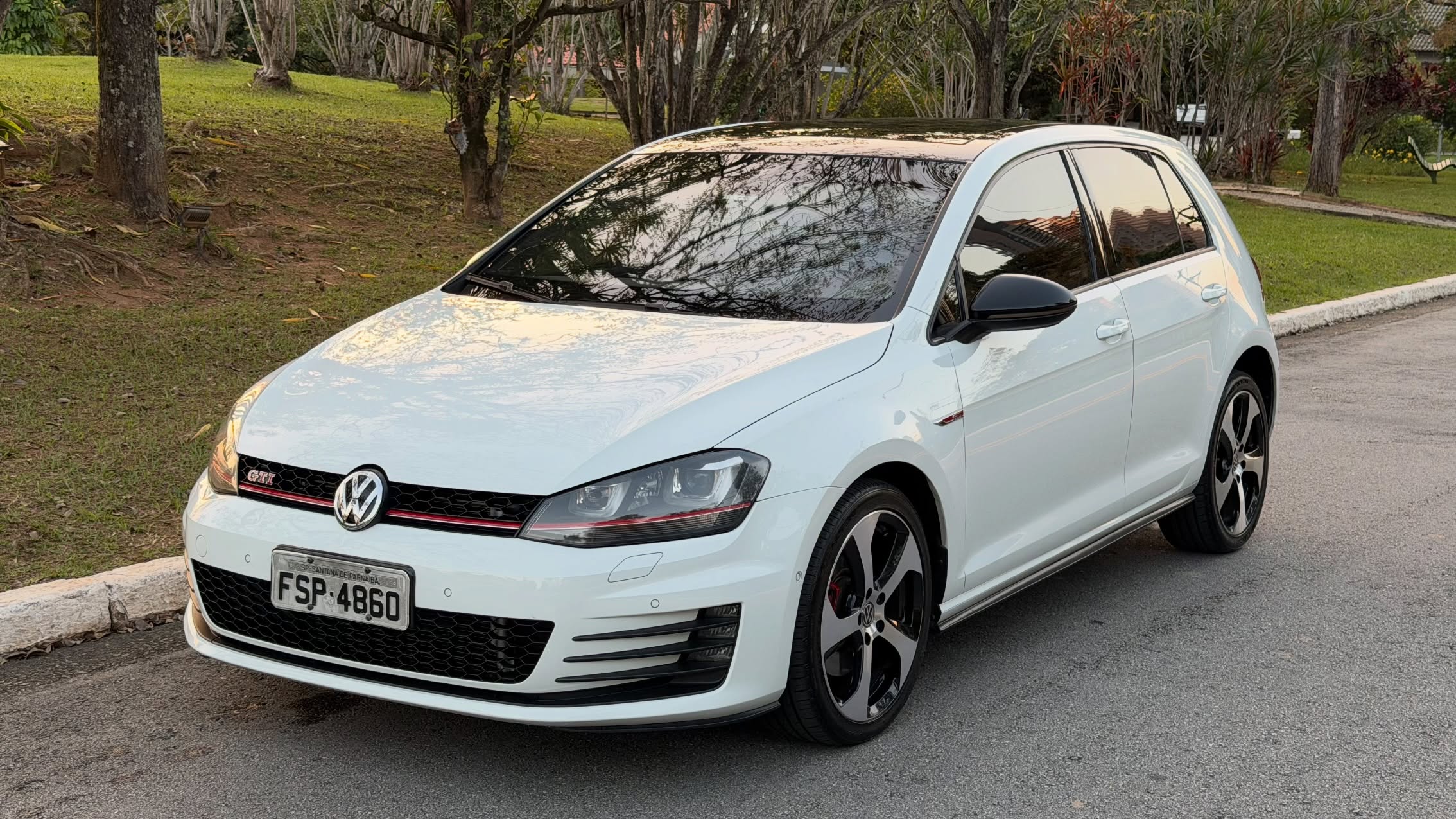 VOLKSWAGEN GOLF GTI - Imagem 1