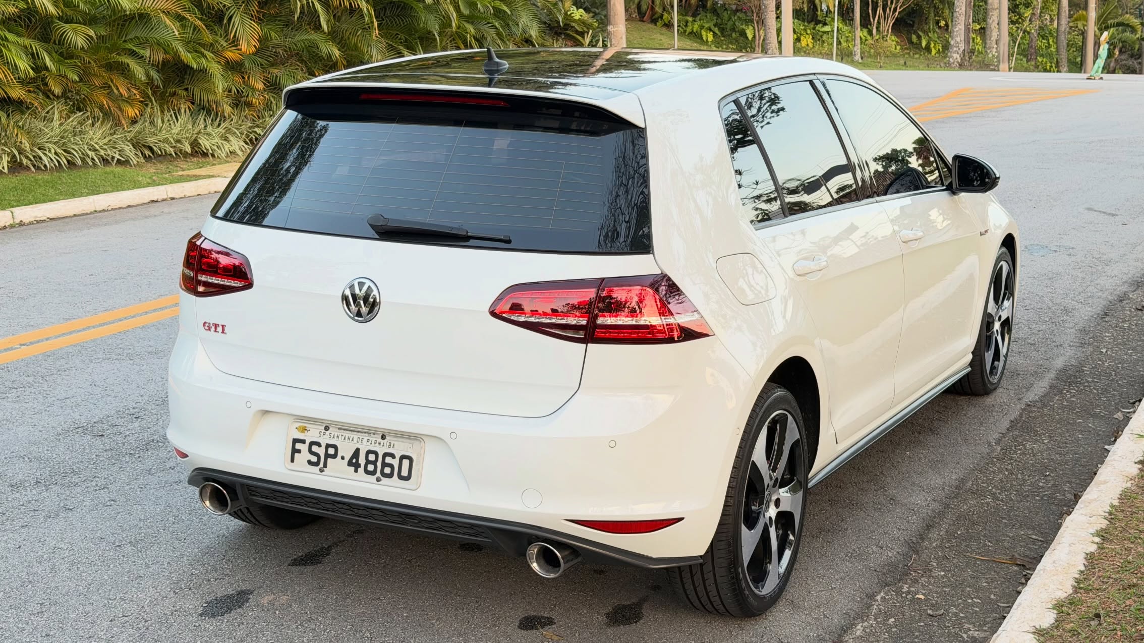 VOLKSWAGEN GOLF GTI - Imagem 7