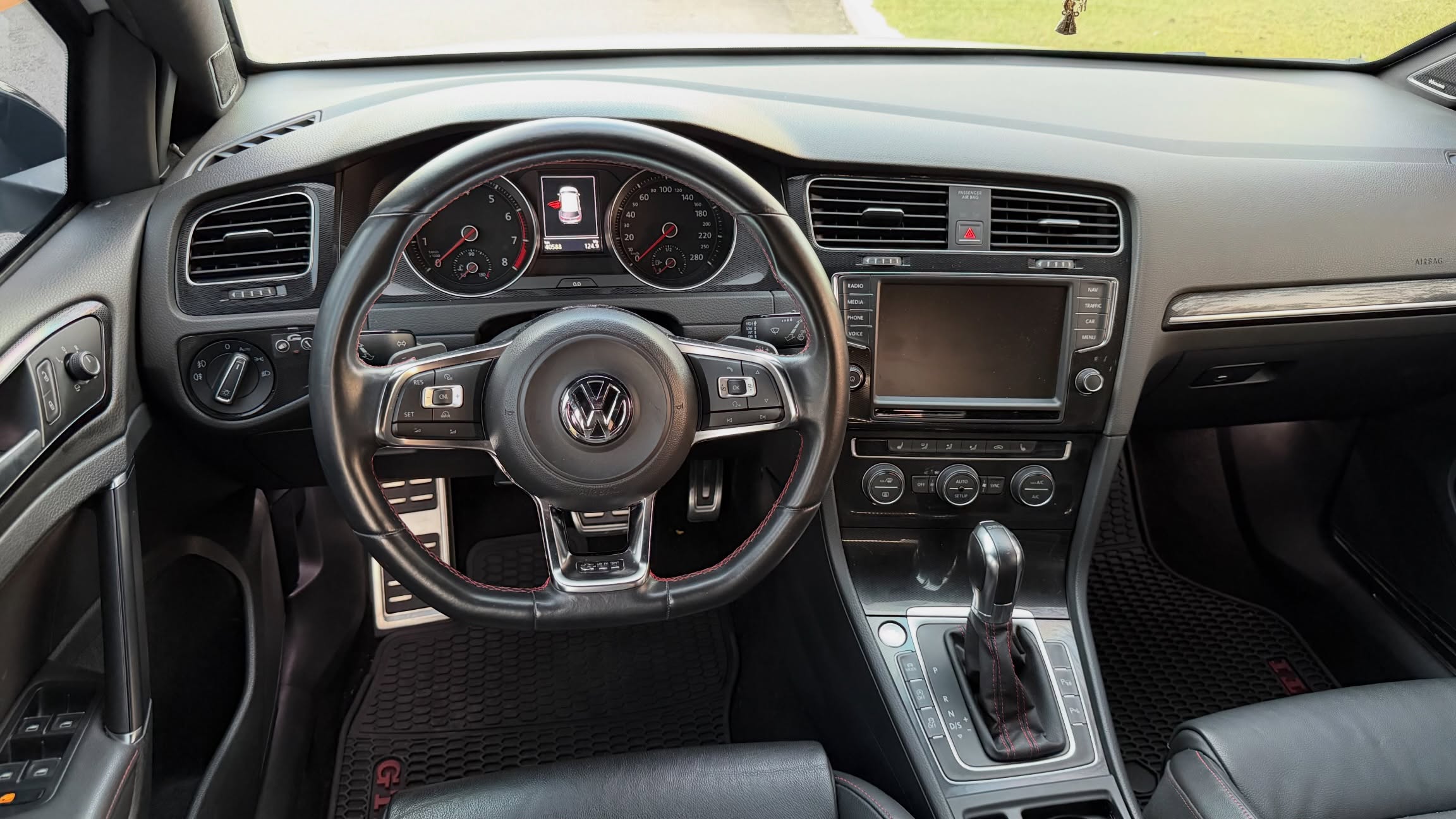 VOLKSWAGEN GOLF GTI - Imagem 9