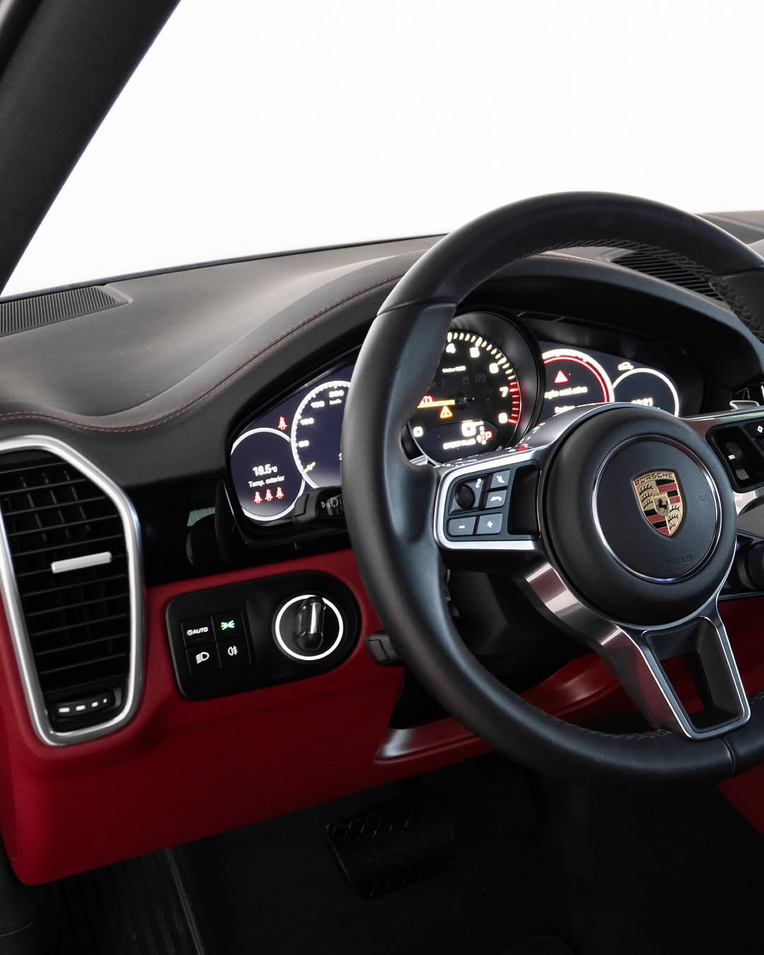PORSCHE CAYENNE COUPE E-HYBRID PLATINUM EDITION - Imagem 3