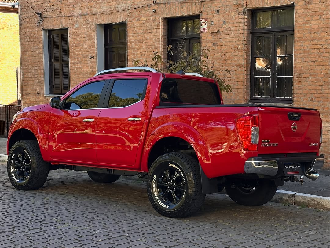 NISSAN FRONTIER LE - Imagem 12