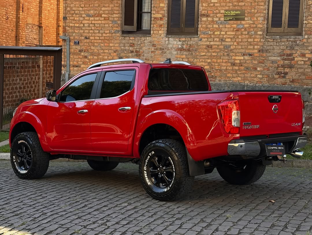 NISSAN FRONTIER LE - Imagem 4
