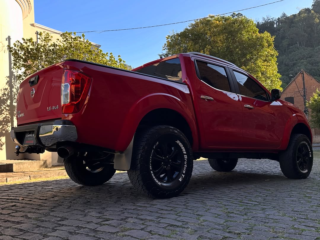 NISSAN FRONTIER LE - Imagem 7