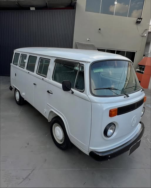 VOLKSWAGEN KOMBI PACOTE LUXO - Imagem 1
