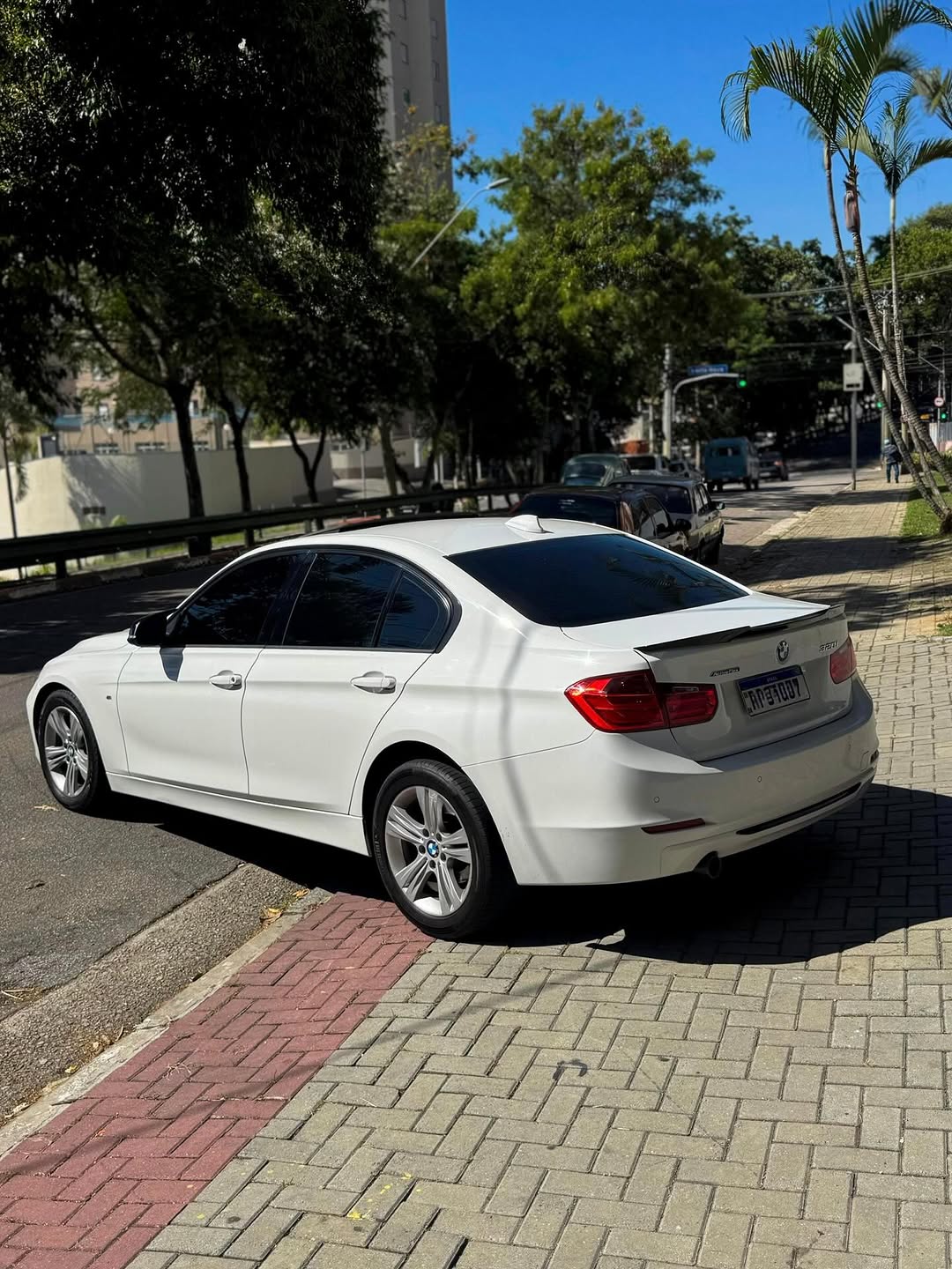 BMW 320I MODERN SPORT GP - Imagem 2