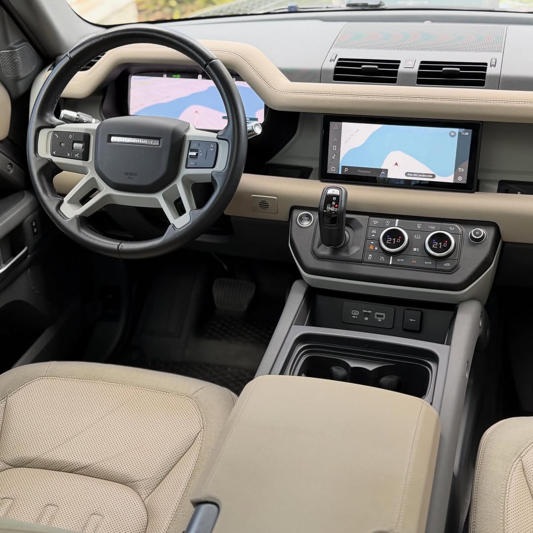 LAND ROVER DEFENDER P300 S - Imagem 7