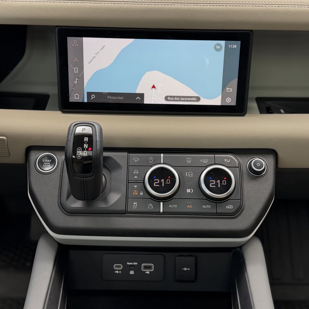 LAND ROVER DEFENDER P300 S - Imagem 8