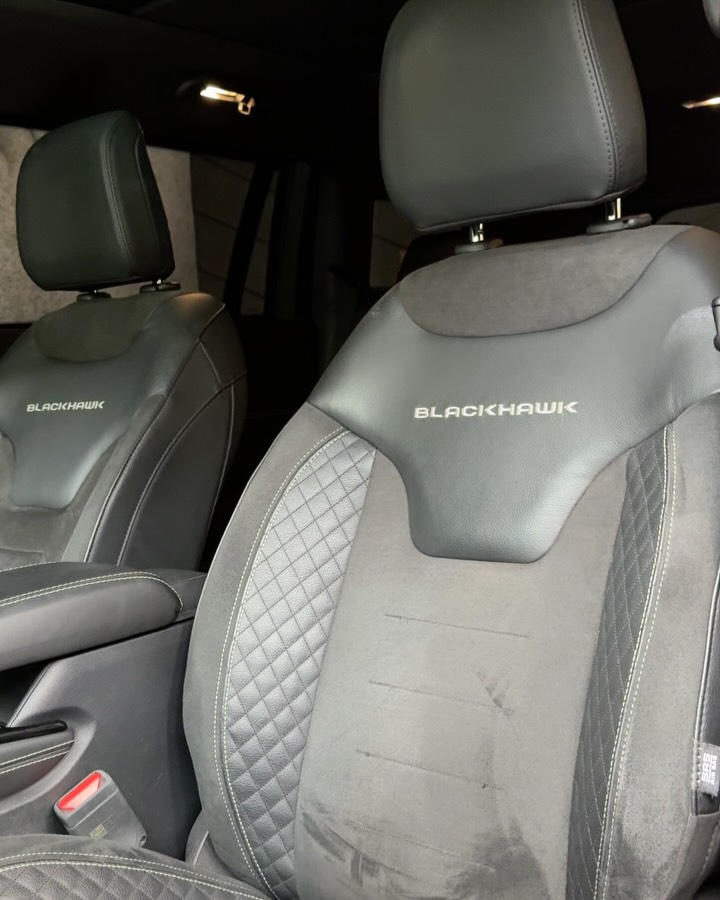 JEEP COMMANDER BLACKHAWK AT9 - Imagem 13