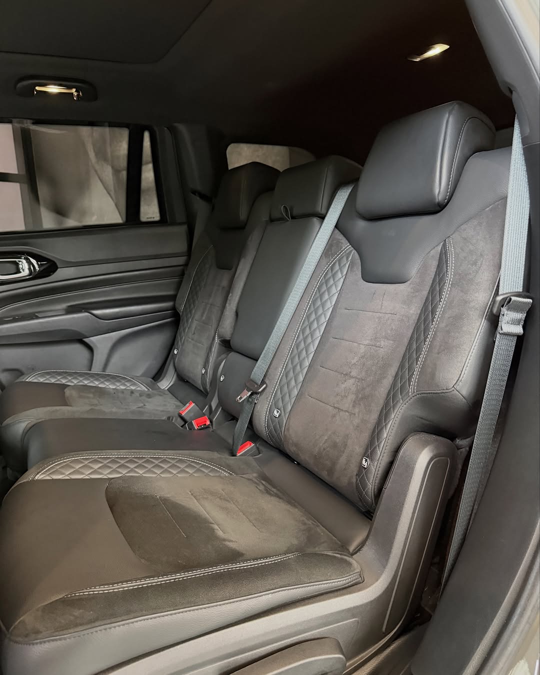 JEEP COMMANDER BLACKHAWK AT9 - Imagem 14