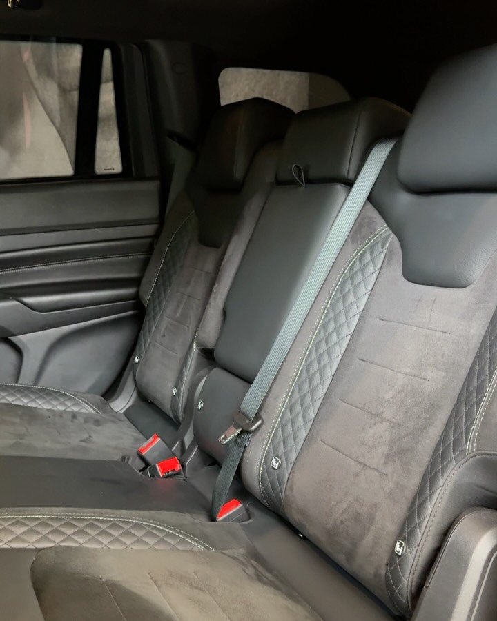 JEEP COMMANDER BLACKHAWK AT9 - Imagem 15