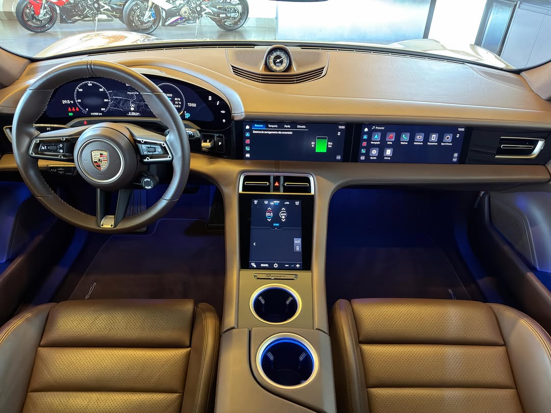 PORSCHE TAYCAN 4 CROSS TURISMO - Imagem 11